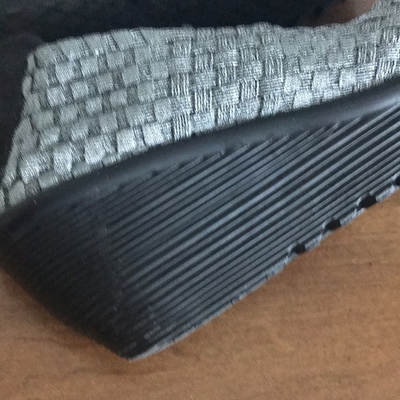 Silver & Black Wedge Slip-On : Size 8 - Picture 8 of 10